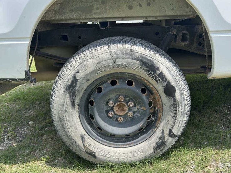 2014-ford-f150-xl-image-5