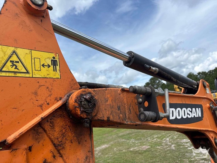 2019-doosan-dx35-mini-excavator-image-13