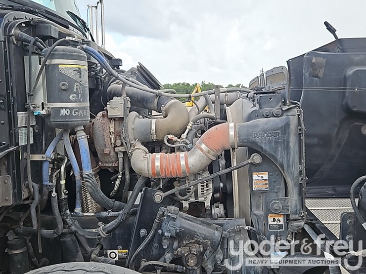 2014-peterbilt-337-image-25