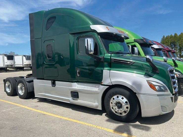 2021-freightliner-cascadia-126-image-1