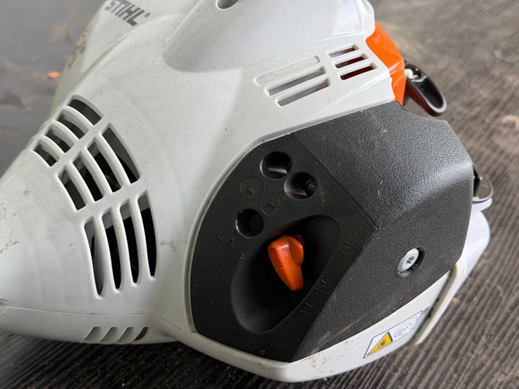 #6023-•-stihl-fc56-edger-image-5