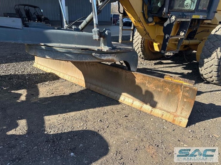 2011-deere-772g-image-16