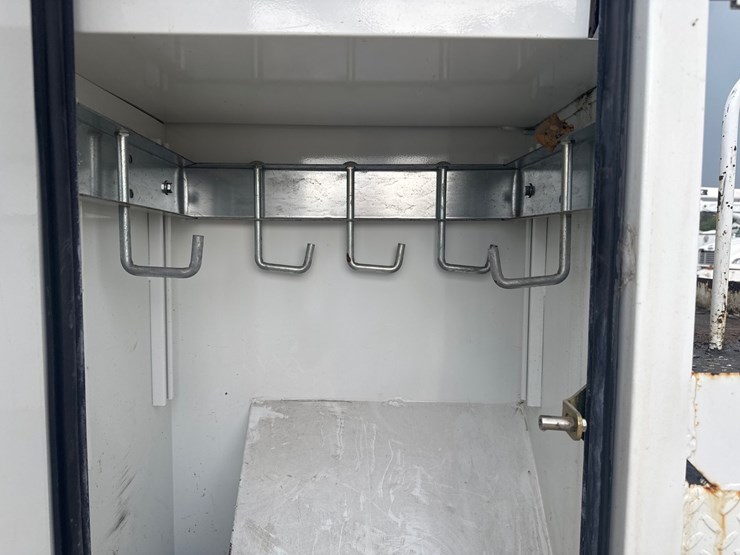 2020-freightliner-m2-106-image-51