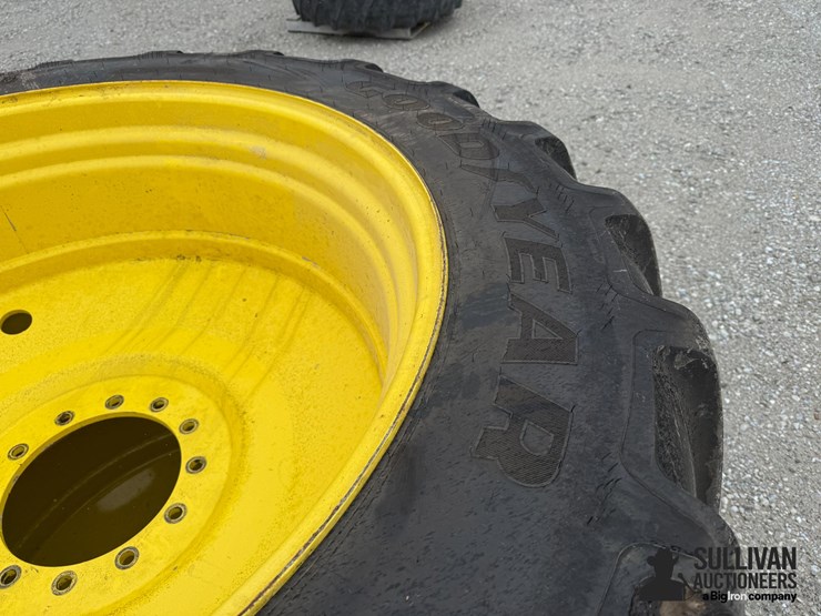 john-deere-12-image-13