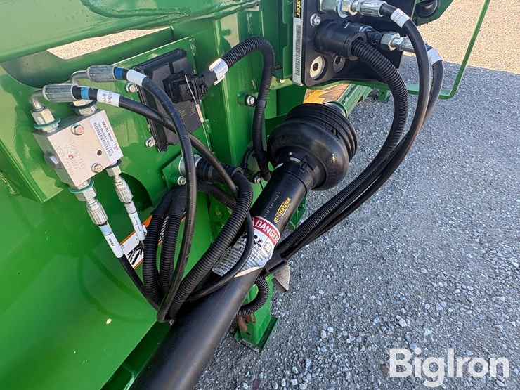 2021-john-deere-c8r-image-11