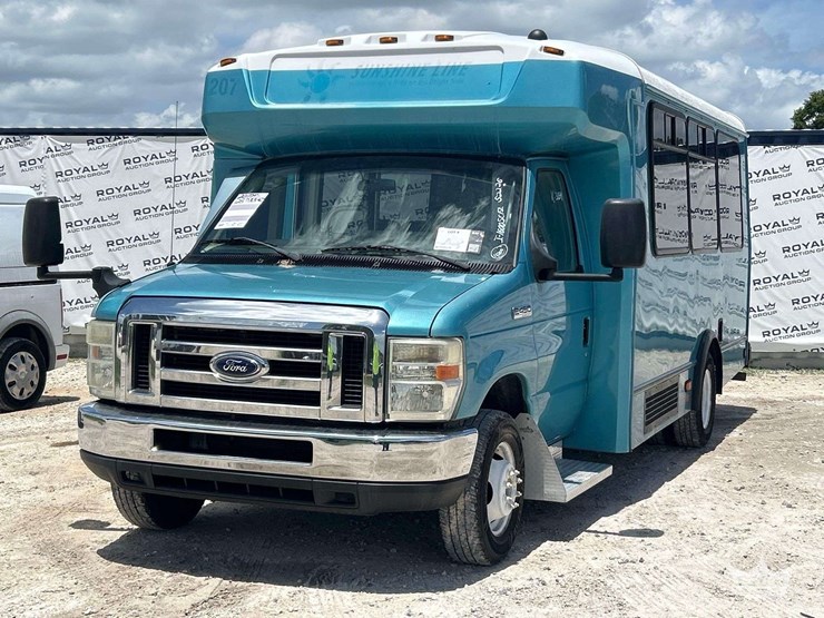 2017-ford-e450-image-1