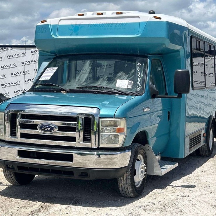 2017 FORD E450