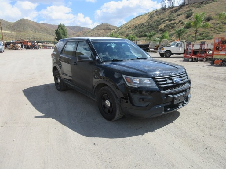 2017-ford-explorer-image-2