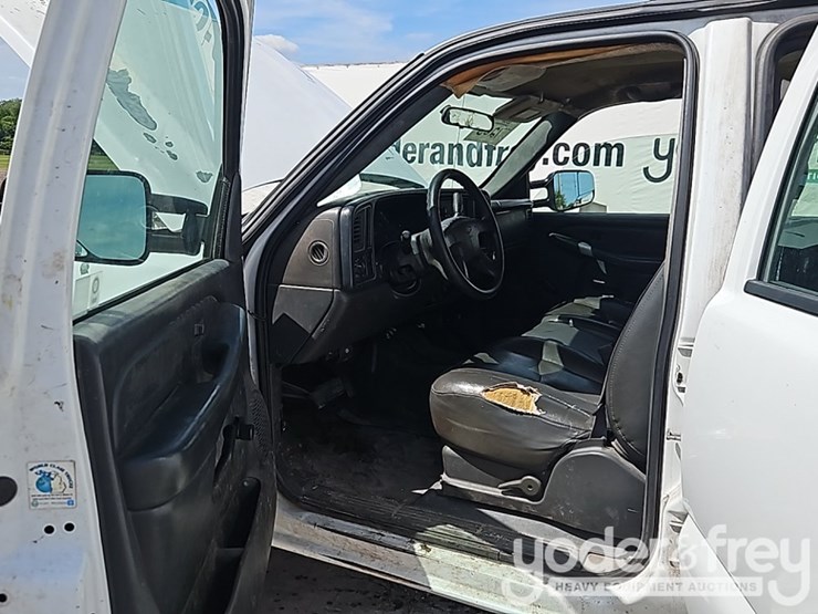 2006-chevrolet-silverado-2500hd-image-17