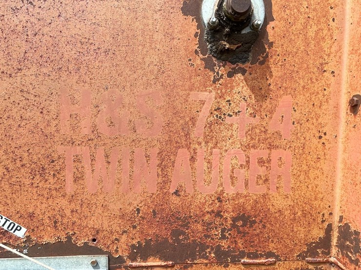 #3296-•-h&s-7-+-4-twin-auger-chopper-box-image-10