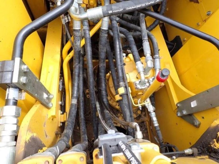 2022-komatsu-pc210-lc-11-image-70