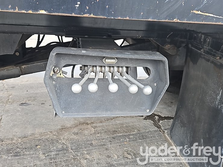 2014-peterbilt-337-image-20