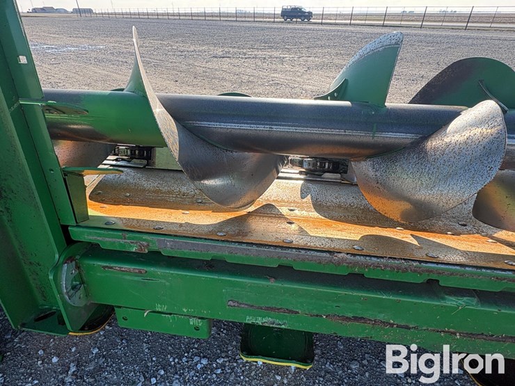 2021-john-deere-c8r-image-13