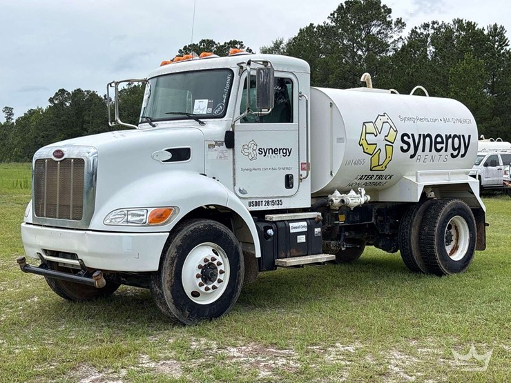2017-peterbilt-337-image-1