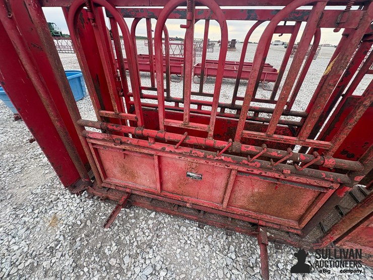 stronghold-cattle-chute-image-11