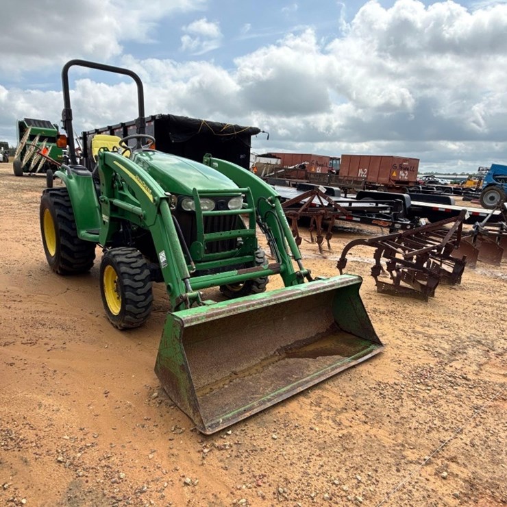 JOHN DEERE 3320