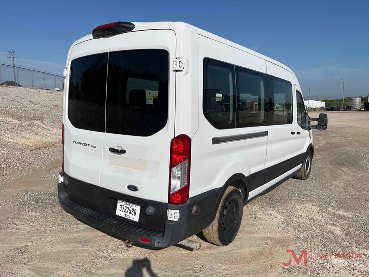 2020-ford-transit-image-26