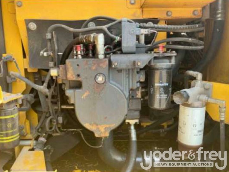 2017-komatsu-pc210-lc-11-image-21