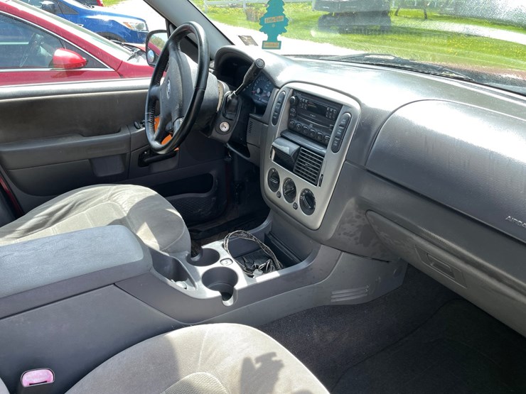 2005-ford-explorer-image-23