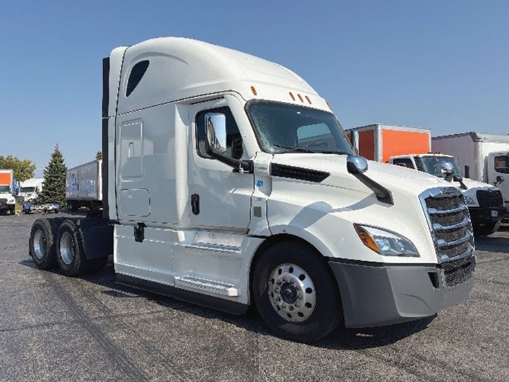 2022-freightliner-cascadia-126-image-1