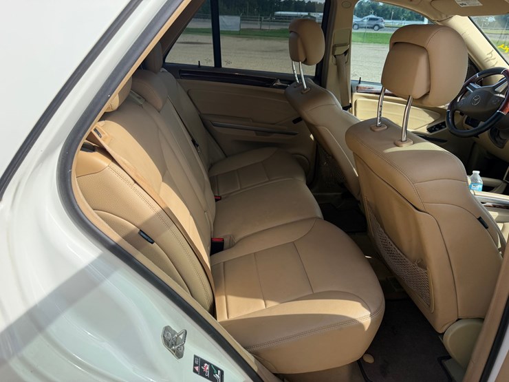 2010-mercedes-benz-ml350-image-5