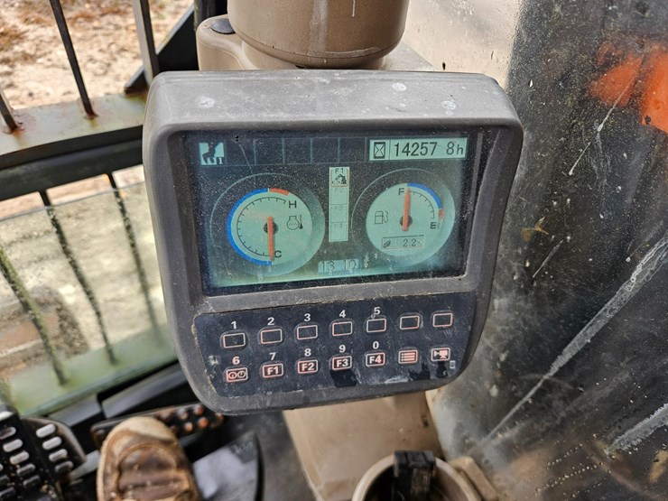 2010-deere-200d-lc-image-43