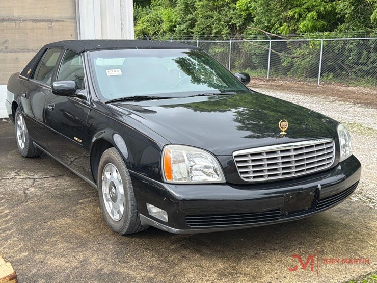 2005-cadillac-deville-image-1