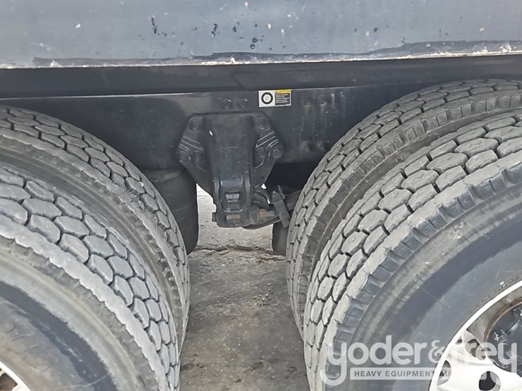2014-peterbilt-337-image-14