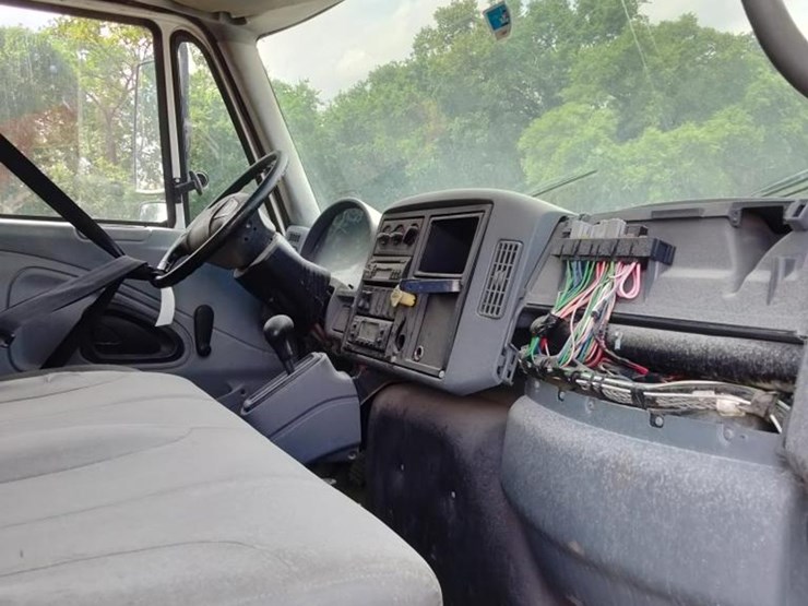 2006-international-durastar-4300-image-13