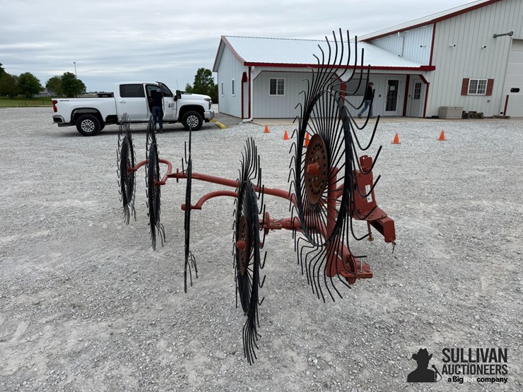 m&w-3pwr-5-wheel-3-pt-rake-image-4