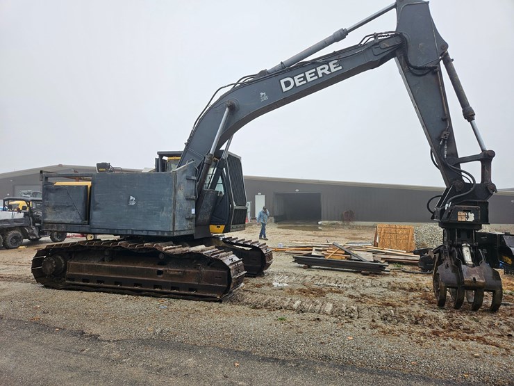 2010-deere-200d-lc-image-14