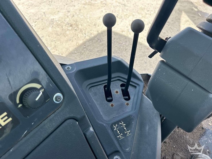 deere-410l-image-18