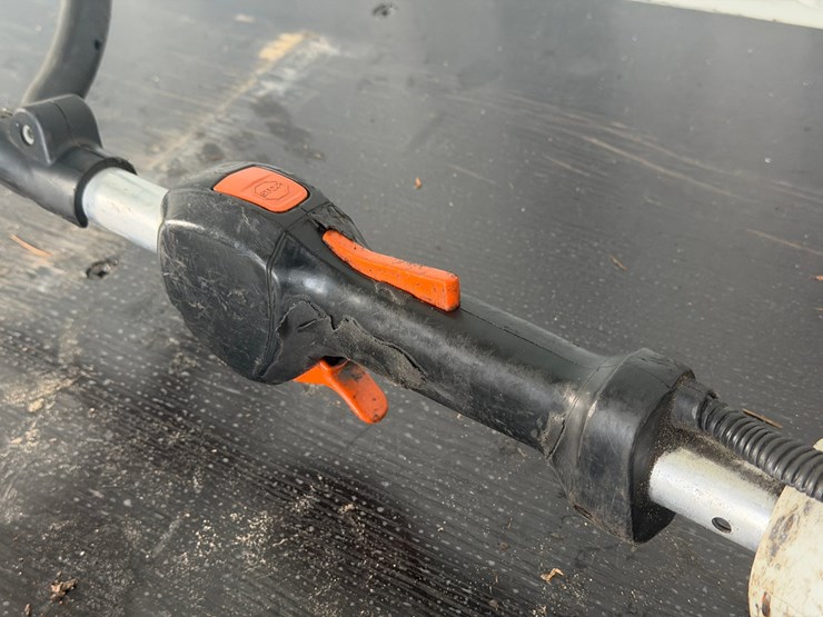 #6055-•-stihl-fc91-string-trimmer-image-5