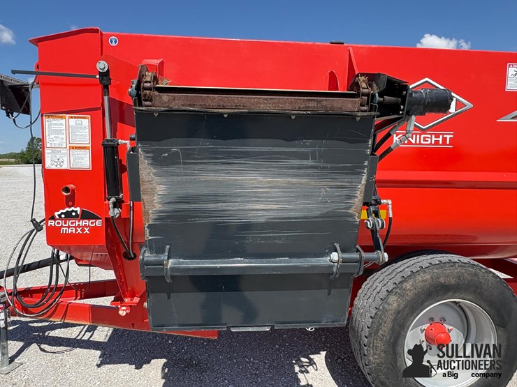 kuhn-knight-reel-auggie-ra130-feeder-wagon-image-13