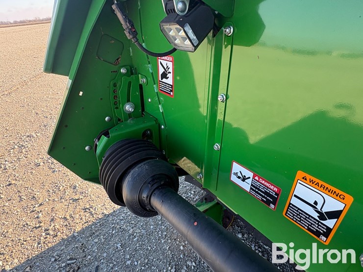 2021-john-deere-c8r-image-9