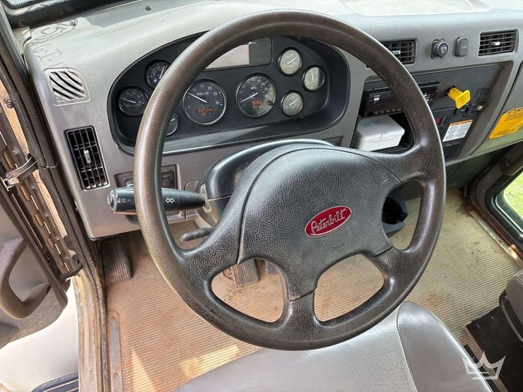 2017-peterbilt-337-image-31
