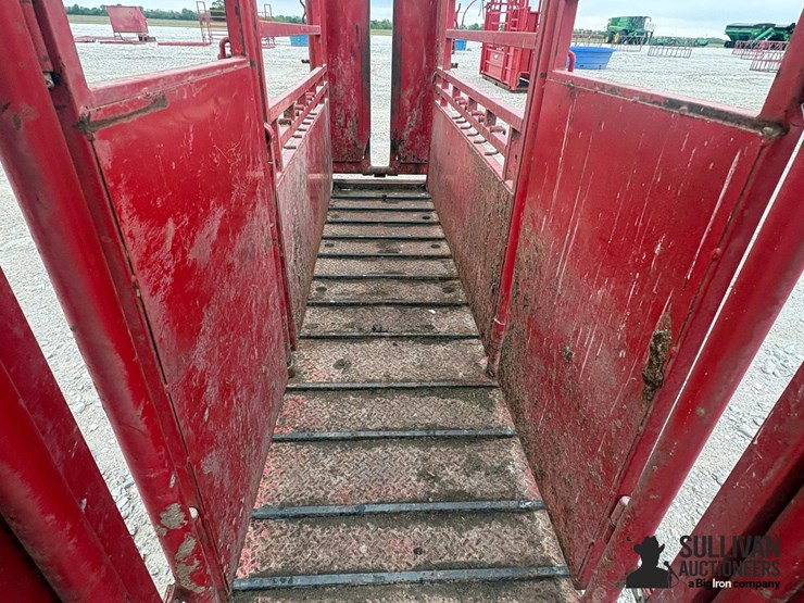 stronghold-cattle-chute-image-14