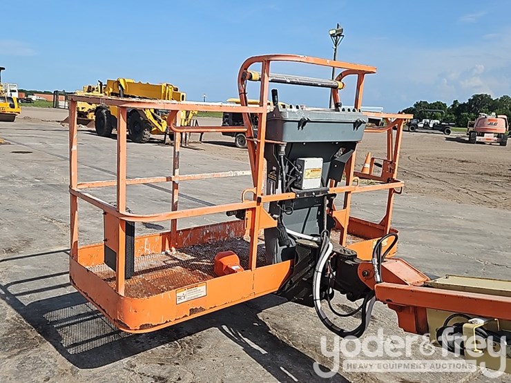 2018-jlg-400s-image-14