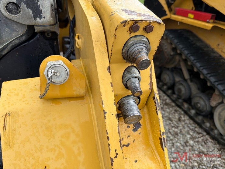 2015-caterpillar-236d-image-7