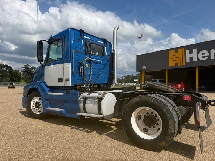 #16237-•-2016-volvo-vnl2t300-image-4