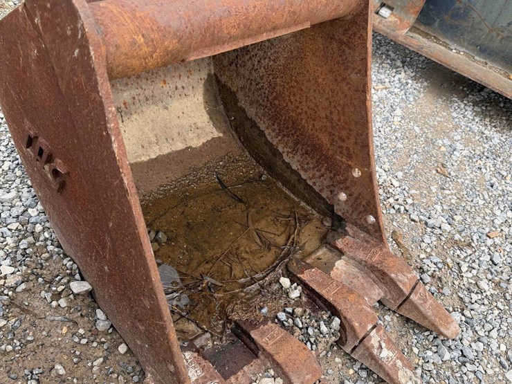 16”-lag-toothed-bucket-image-2