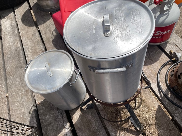 #2150-•-propane-cooker-and-(2)-kettles-image-3