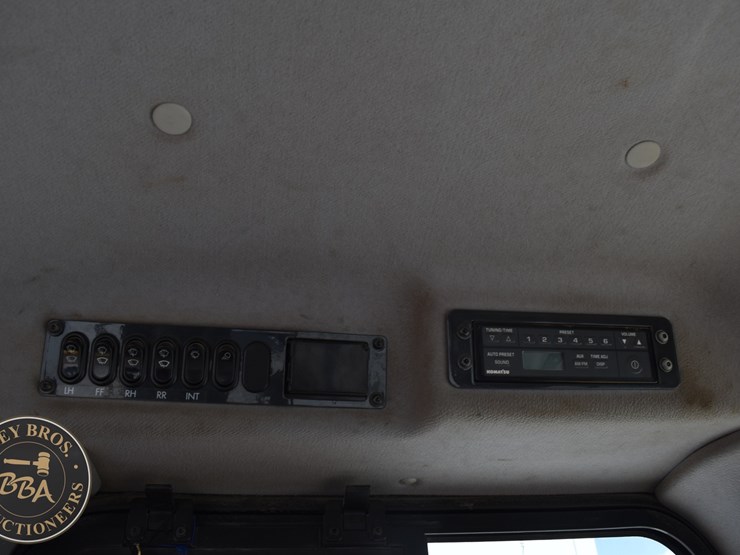 2014-komatsu-d65wx-17-image-35