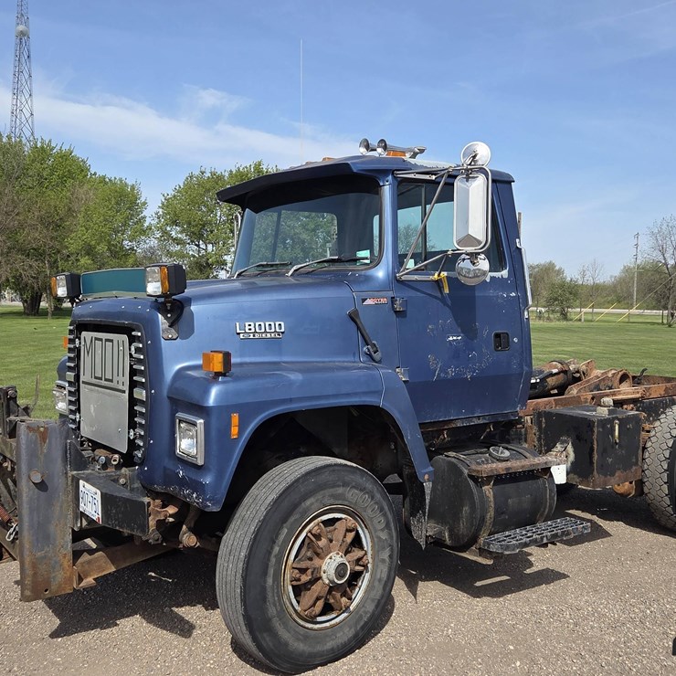 1994 FORD L8000