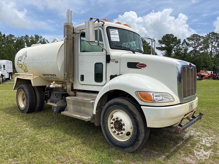 2017-peterbilt-337-image-2