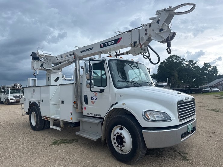 2020-freightliner-m2-106-image-35
