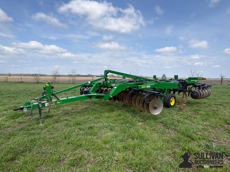 2020-john-deere-2720-image-1