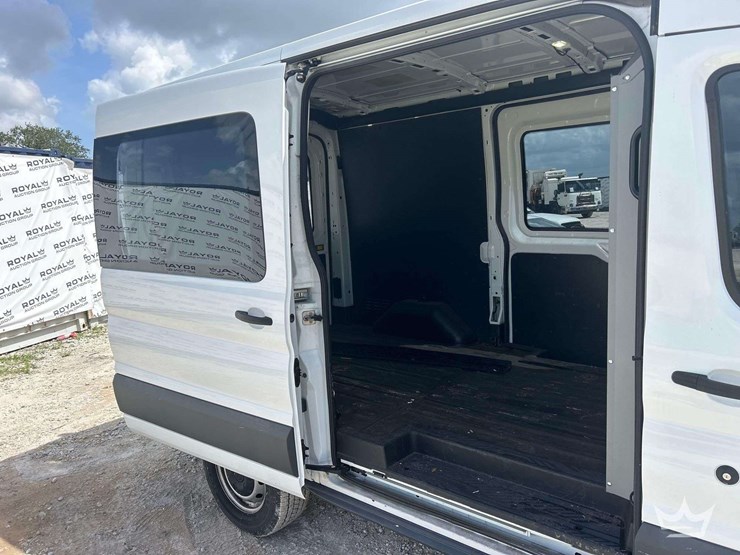 2018-ford-transit-image-18