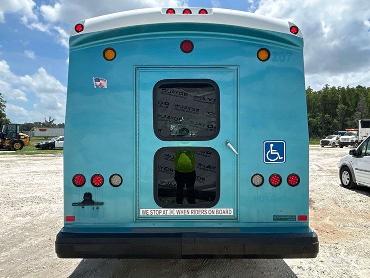 2017-ford-e450-image-24