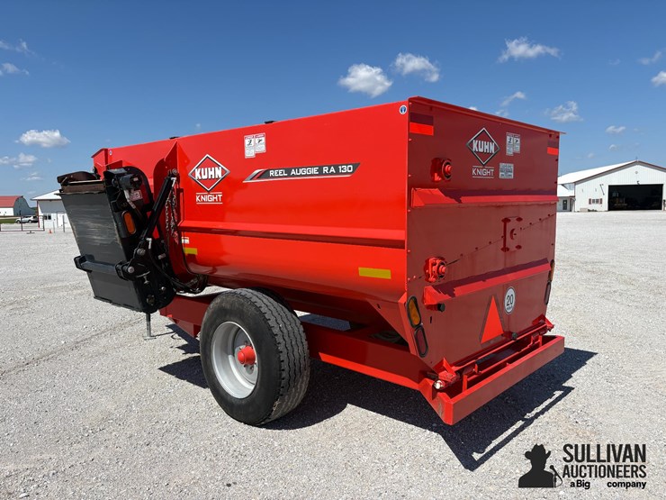 kuhn-knight-reel-auggie-ra130-feeder-wagon-image-7